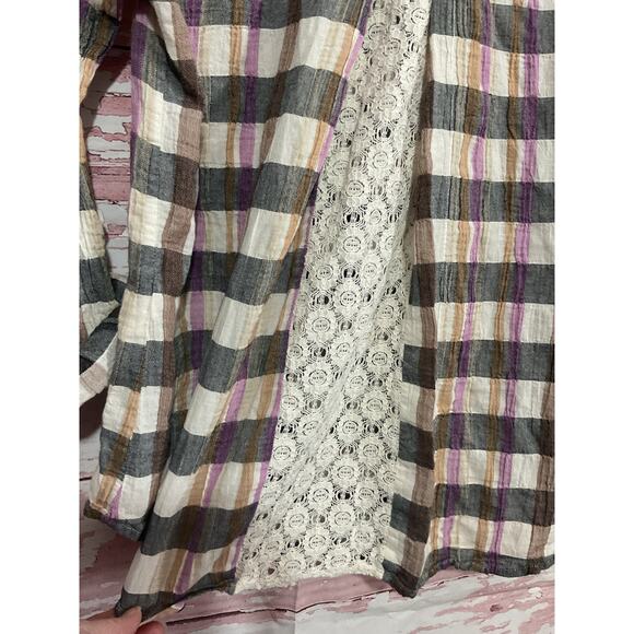 Isabella Sinclair Lace Back Top Size Medium - Picture 5 of 9